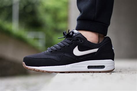 nike air max essential schwarz weiß|Nike Air Max 1 Essential Premium Men's Shoes.